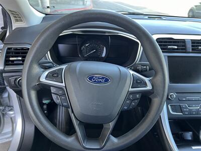 2016 Ford Fusion SE   - Photo 15 - Reseda, CA 91335