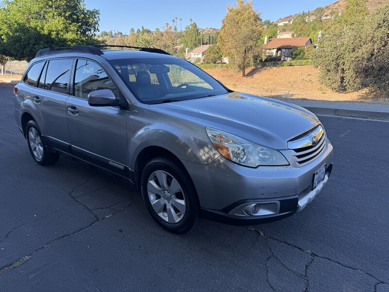 2011 Subaru Outback 2.5i Limited   - Photo 1 - Reseda, CA 91335