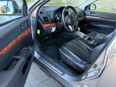 2011 Subaru Outback 2.5i Limited   - Photo 13 - Reseda, CA 91335