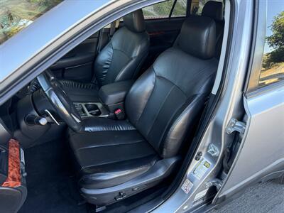 2011 Subaru Outback 2.5i Limited   - Photo 12 - Reseda, CA 91335