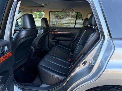 2011 Subaru Outback 2.5i Limited   - Photo 20 - Reseda, CA 91335