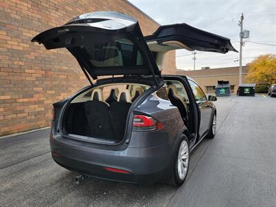 2017 Tesla Model X 90D AWD - 275 Miles on Full Charge -  Ultra High Fidelity Sound - Auto Pilot with Convenience Features - Smart Air Suspension - Save $$$ on Gas - Charge & Drive - Clean Title - WARRANTY - Photo 12 - Wood Dale, IL 60191