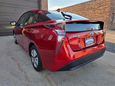 2016 Toyota Prius Three -- One Owner - Navigation - 52 Miles per  Galllon - Backup Camera - Bluetooth - NO Accident - Clean Title - All Serviced - Photo 4 - Wood Dale, IL 60191