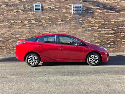 2016 Toyota Prius Three -- One Owner - Navigation - 52 Miles per  Galllon - Backup Camera - Bluetooth - NO Accident - Clean Title - All Serviced - Photo 5 - Wood Dale, IL 60191