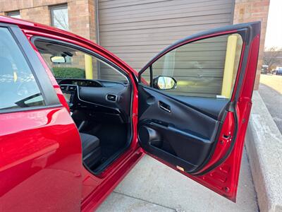 2016 Toyota Prius Three -- One Owner - Navigation - 52 Miles per  Galllon - Backup Camera - Bluetooth - NO Accident - Clean Title - All Serviced - Photo 18 - Wood Dale, IL 60191