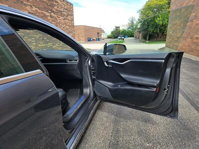 2017 Tesla Model S 90D AWD -- 329 Miles on Full Charge -  Subzero Weather Features - Full-self Driving Capability - Ultra High Fidelity Sound - Autopilot - Premium Upgrades Package - Smart Air Suspension - Power and Lighting Package - Photo 22 - Wood Dale, IL 60191