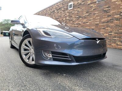 2017 Tesla Model S 90D AWD -- 329 Miles on Full Charge -  Subzero Weather Features - Full-self Driving Capability - Ultra High Fidelity Sound - Autopilot - Premium Upgrades Package - Smart Air Suspension - Power and Lighting Package - Photo 3 - Wood Dale, IL 60191