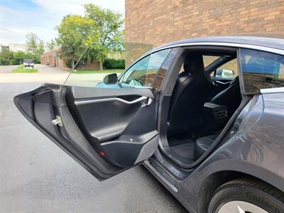 2017 Tesla Model S 90D AWD -- 329 Miles on Full Charge -  Subzero Weather Features - Full-self Driving Capability - Ultra High Fidelity Sound - Autopilot - Premium Upgrades Package - Smart Air Suspension - Power and Lighting Package - Photo 23 - Wood Dale, IL 60191