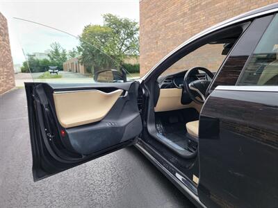 2016 Tesla Model S 85D AWD -- 310 Miles Full Charge -  Autopilot - Subzero Weather Package - Premium Upgrades Package - SunRoof - Standard Suspension - Power Lighting Package - Clean Title - Photo 19 - Wood Dale, IL 60191