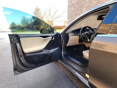 2015 Tesla Model S 90 - UpGraded Battery - 280 Miles with Full Charge  - Highway Auto Pilot - Save $$$ on Gas - Charge & Drive - NO Accident - Clean Auto check Report & Title - Photo 24 - Wood Dale, IL 60191