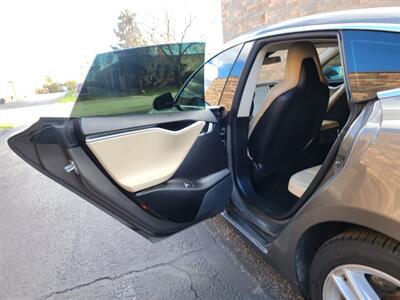 2015 Tesla Model S 90 - UpGraded Battery - 280 Miles with Full Charge  - Highway Auto Pilot - Save $$$ on Gas - Charge & Drive - NO Accident - Clean Auto check Report & Title - Photo 26 - Wood Dale, IL 60191