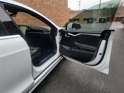 2016 Tesla Model S 75 -- 7 Passenger/Jump Seat -  250 Miles on Full  Charge - Autopilot - Premium Upgrades Package - Sunroof - Smart Air Suspension - Power and Lighting Package - NO Accident - Clean Title - Photo 21 - Wood Dale, IL 60191