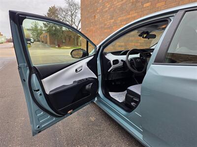 2020 Toyota Prius Hybrid LE - Only 40K Miles -  One Owner -  Backup Camera - Bluetooth - Very Clean - All Serviced - Clean Title - Battery Warranty 150K Miles - Photo 19 - Wood Dale, IL 60191