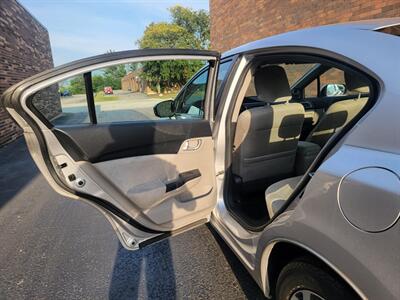 2015 Honda Civic Hybrid -- 44 MPG --1 Owner - Bluetooth  - Backup Camera - NO Accident - Clean Title - All Serviced - Photo 21 - Wood Dale, IL 60191