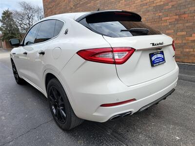 2017 Maserati Levante AWD -- Navigation - Backup Camera - Bluetooth - NO Accident - Clean Title - Photo 4 - Wood Dale, IL 60191