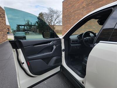 2017 Maserati Levante AWD -- Navigation - Backup Camera - Bluetooth - NO Accident - Clean Title - Photo 16 - Wood Dale, IL 60191