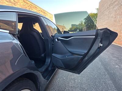 2015 Tesla Model S P90DL Ludicrous Performance AWD - 286 Miles on Full Charge - Auto Pilot - Ultra High Fidelity Sound - Premium Upgrades Package - Air Suspension - Power and Lighting Package - Clean Title - Photo 21 - Wood Dale, IL 60191
