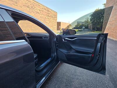 2015 Tesla Model S P90DL Ludicrous Performance AWD - 286 Miles on Full Charge - Auto Pilot - Ultra High Fidelity Sound - Premium Upgrades Package - Air Suspension - Power and Lighting Package - Clean Title - Photo 19 - Wood Dale, IL 60191