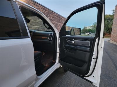 2022 RAM 1500 Big Horn Crew Cab 4WD -- All Serviced -  EcoDiesel 3.0L Biodiesel Turbo V6 260hp - NO Accident - Clean Title - Photo 17 - Wood Dale, IL 60191