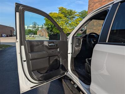2022 Chevrolet Silverado 1500 Limited Custom 4WD -- 4dr CREW CAB -- 2.7L Turbo I4 310hp  - Backup Camera - Bluetooth - 1 Owner - NO Accident - Clean Title - Photo 16 - Wood Dale, IL 60191