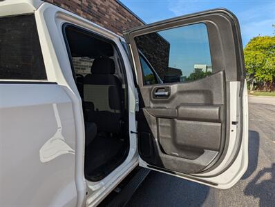 2022 Chevrolet Silverado 1500 Limited Custom 4WD -- 4dr CREW CAB -- 2.7L Turbo I4 310hp  - Backup Camera - Bluetooth - 1 Owner - NO Accident - Clean Title - Photo 19 - Wood Dale, IL 60191