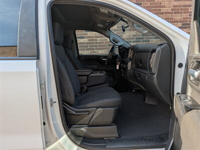 2022 Chevrolet Silverado 1500 Limited Custom 4WD -- 4dr CREW CAB -- 2.7L Turbo I4 310hp  - Backup Camera - Bluetooth - 1 Owner - NO Accident - Clean Title - Photo 21 - Wood Dale, IL 60191