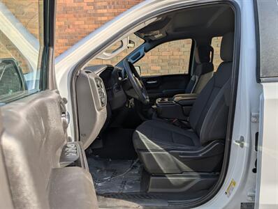 2022 Chevrolet Silverado 1500 Limited Custom 4WD -- 4dr CREW CAB -- 2.7L Turbo I4 310hp  - Backup Camera - Bluetooth - 1 Owner - NO Accident - Clean Title - Photo 20 - Wood Dale, IL 60191