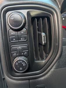 2022 Chevrolet Silverado 1500 Limited Custom 4WD -- 4dr CREW CAB -- 2.7L Turbo I4 310hp  - Backup Camera - Bluetooth - 1 Owner - NO Accident - Clean Title - Photo 11 - Wood Dale, IL 60191