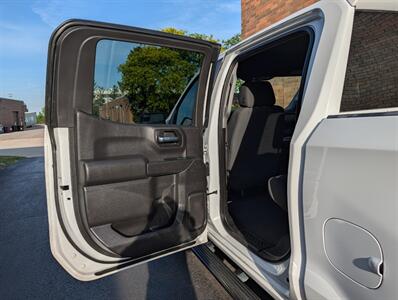 2022 Chevrolet Silverado 1500 Limited Custom 4WD -- 4dr CREW CAB -- 2.7L Turbo I4 310hp  - Backup Camera - Bluetooth - 1 Owner - NO Accident - Clean Title - Photo 18 - Wood Dale, IL 60191