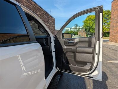 2022 Chevrolet Silverado 1500 Limited Custom 4WD -- 4dr CREW CAB -- 2.7L Turbo I4 310hp  - Backup Camera - Bluetooth - 1 Owner - NO Accident - Clean Title - Photo 17 - Wood Dale, IL 60191
