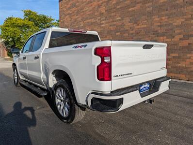 2022 Chevrolet Silverado 1500 Limited Custom 4WD -- 4dr CREW CAB -- 2.7L Turbo I4 310hp  - Backup Camera - Bluetooth - 1 Owner - NO Accident - Clean Title - Photo 4 - Wood Dale, IL 60191