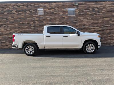 2022 Chevrolet Silverado 1500 Limited Custom 4WD -- 4dr CREW CAB -- 2.7L Turbo I4 310hp  - Backup Camera - Bluetooth - 1 Owner - NO Accident - Clean Title - Photo 6 - Wood Dale, IL 60191