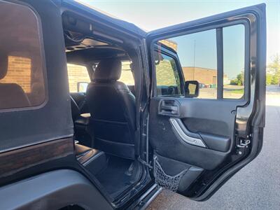 2015 Jeep Wrangler Unlimited Rubicon 4WD -- OFF ROAD PKG -  All Brand New Tires - NO Accident - Clean Title - All Serviced - Photo 19 - Wood Dale, IL 60191