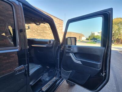 2015 Jeep Wrangler Unlimited Rubicon 4WD -- OFF ROAD PKG -  All Brand New Tires - NO Accident - Clean Title - All Serviced - Photo 17 - Wood Dale, IL 60191