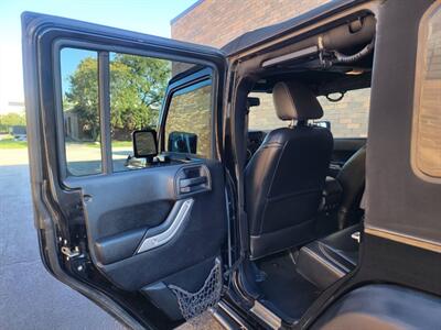 2015 Jeep Wrangler Unlimited Rubicon 4WD -- OFF ROAD PKG -  All Brand New Tires - NO Accident - Clean Title - All Serviced - Photo 18 - Wood Dale, IL 60191