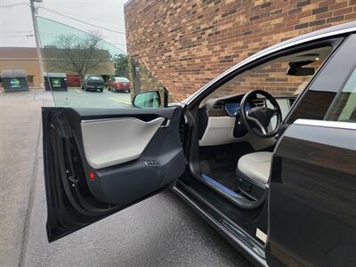 2015 Tesla Model S 70D AWD - 1 OWNER - 260 Miles with Full Charge  - Highway Auto Pilot - Save $$$ on Gas - Charge & Drive - NO Accident - Clean Auto check Report & Title - Photo 25 - Wood Dale, IL 60191