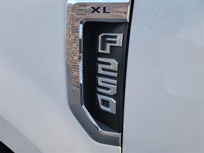 2021 Ford F-250 XL Super Duty -- 4dr Crew Cab -- 8ft Bed -  6.2L Flex Fuel V8 385hp - 1 Owner - Clean Title - All Serviced - Photo 30 - Wood Dale, IL 60191