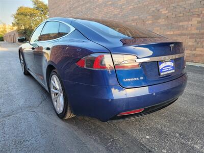 2016 Tesla Model S 90D AWD -- 275 Miles on Full Charge --  Autopilot - Subzero Weather Package - Premium Upgrades Package - Smart Air Suspension - Power and Lighting Package - Sunroof - Photo 4 - Wood Dale, IL 60191