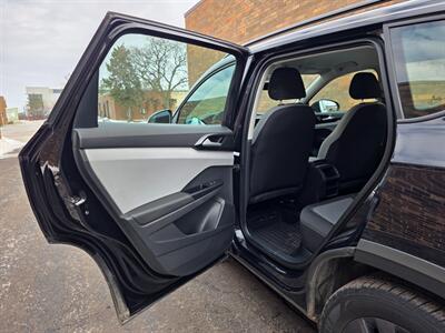 2022 Volkswagen Taos S 4Motion -- Only 40K Miles -- Backup Camera -  Bluetooth -- All Serviced -- NO Accident -- Clean Title - Photo 17 - Wood Dale, IL 60191