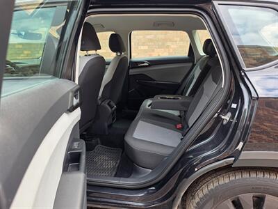 2022 Volkswagen Taos S 4Motion -- Only 40K Miles -- Backup Camera -  Bluetooth -- All Serviced -- NO Accident -- Clean Title - Photo 21 - Wood Dale, IL 60191