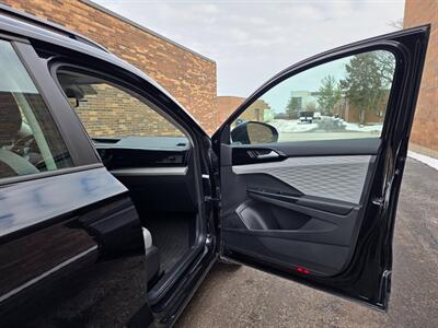 2022 Volkswagen Taos S 4Motion -- Only 40K Miles -- Backup Camera -  Bluetooth -- All Serviced -- NO Accident -- Clean Title - Photo 16 - Wood Dale, IL 60191