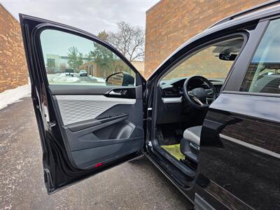 2022 Volkswagen Taos S 4Motion -- Only 40K Miles -- Backup Camera -  Bluetooth -- All Serviced -- NO Accident -- Clean Title - Photo 15 - Wood Dale, IL 60191