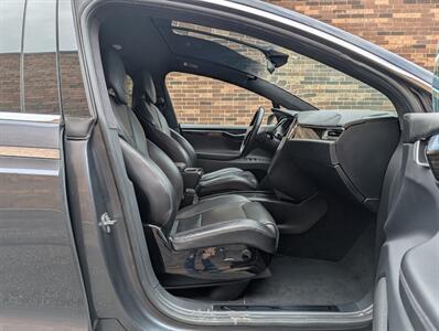 2016 Tesla Model X 75D AWD -- FREE UNLIMITED SUPER CHARGE --  Autopilot - Subzero Weather Pkg - Premium Upgrade Pkg - Smart Air Suspension - Technology Pkg - 3rd Row Seat - Clean Title - Photo 32 - Wood Dale, IL 60191