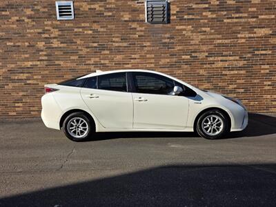 2018 Toyota Prius Four Touring - Navigation - Sunroof -  Backup Camera - Bluetooth - Clean Title - All Serviced... - Photo 5 - Wood Dale, IL 60191