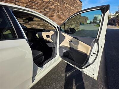 2018 Toyota Prius Four Touring - Navigation - Sunroof -  Backup Camera - Bluetooth - Clean Title - All Serviced... - Photo 20 - Wood Dale, IL 60191