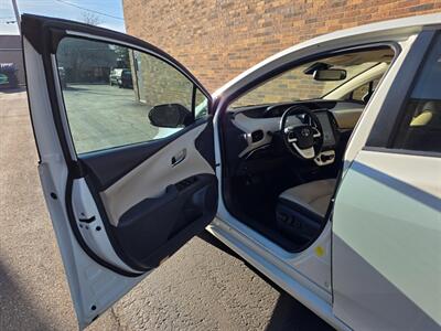 2018 Toyota Prius Four Touring - Navigation - Sunroof -  Backup Camera - Bluetooth - Clean Title - All Serviced... - Photo 19 - Wood Dale, IL 60191