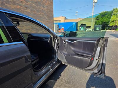 2013 Tesla Model S 85 -- FREE UNLIMITED SUPER CHARGE - Ultra High Fidelity Sound - All Glass Panoramic Roof - Smart Air Suspension - Tech Package - NO Accident - Clean Title - Photo 18 - Wood Dale, IL 60191