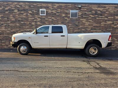 2022 RAM 3500 Tradesman 4WD CREW CAB -- 35K Miles -  Cummins 6.7L Diesel Turbo I6 370hp - Fully Loaded w/Premium Sound - NO Accident - Clean Title - All Serviced - Warranty - Photo 6 - Wood Dale, IL 60191