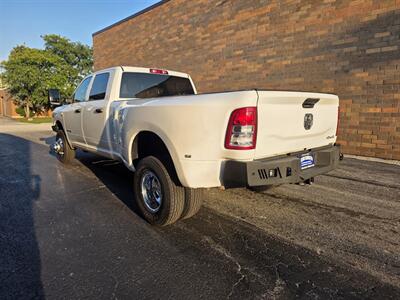 2022 RAM 3500 Tradesman 4WD CREW CAB -- 35K Miles -  Cummins 6.7L Diesel Turbo I6 370hp - Fully Loaded w/Premium Sound - NO Accident - Clean Title - All Serviced - Warranty - Photo 4 - Wood Dale, IL 60191