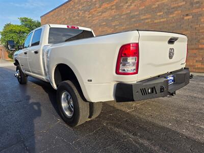 2022 RAM 3500 Tradesman 4WD CREW CAB -- 35K Miles - Cummins 6.7L Diesel Turbo I6 370hp - Fully Loaded w/Premium Sound - NO Accident - Clean Title - All Serviced - Warranty - Photo 4 - Wood Dale, IL 60191